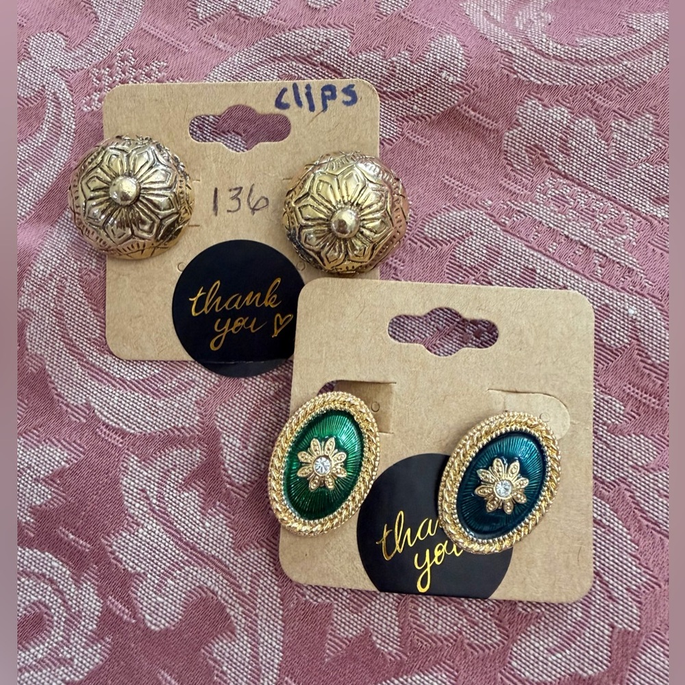 Gold-Trim Oval Clip-On Earrings with Green Center and Floral Motif
